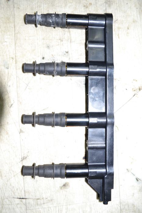 Котушка запалювання Citroen C3 C2 C4 Peugeot 206 207 1.4 B 098622A205