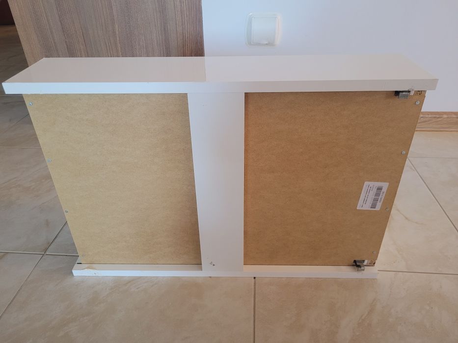 Szafka łazienkowa wiszaca z lustrem