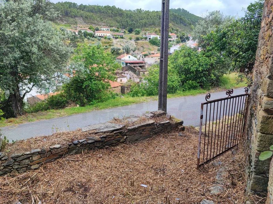 Duas casas em Pedra na Rota do Xisto