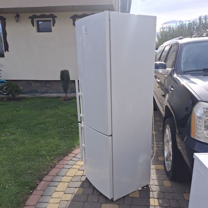 Elektrolux холодильник 183см, є вибір