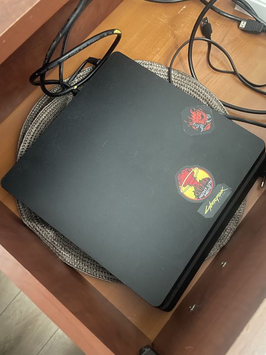 ps 4 slim 1tb продам