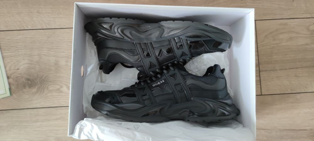 Sneakersy Buty sportowe Guess 44  28.5 cm