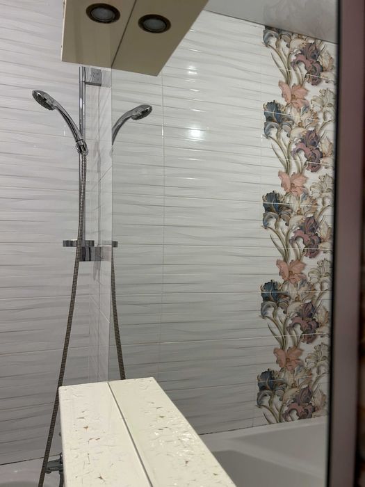 Дзеркало з полицею та підсвіткою у ванну кімнату 80х80 з дефектами