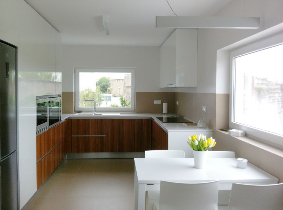 Remodelações de interiores e exteriores.