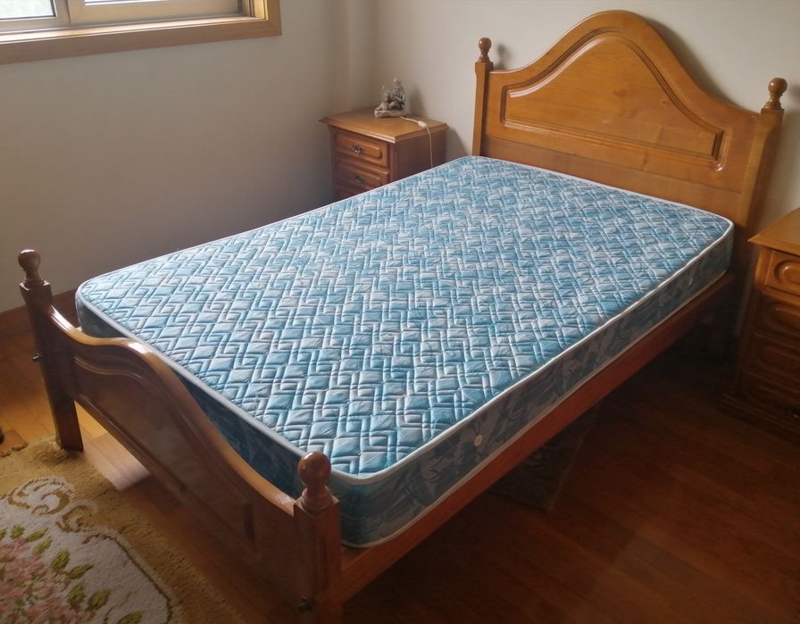 Cama corpo e meio + colchão