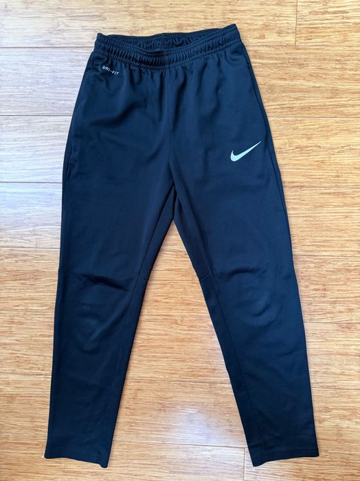 Spodnie chłopięce r. 137-147 Nike