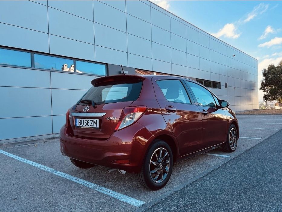 Toyota Yaris 1.0 VVT-i 2012 • Muito Económico • Excelente Estado