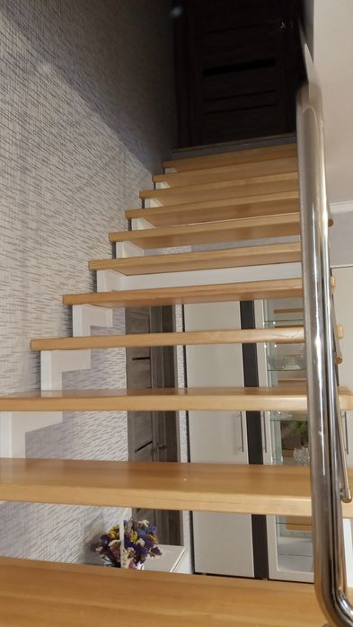 Металеві каркаси сходів вінтові консольні ступені перила лестници