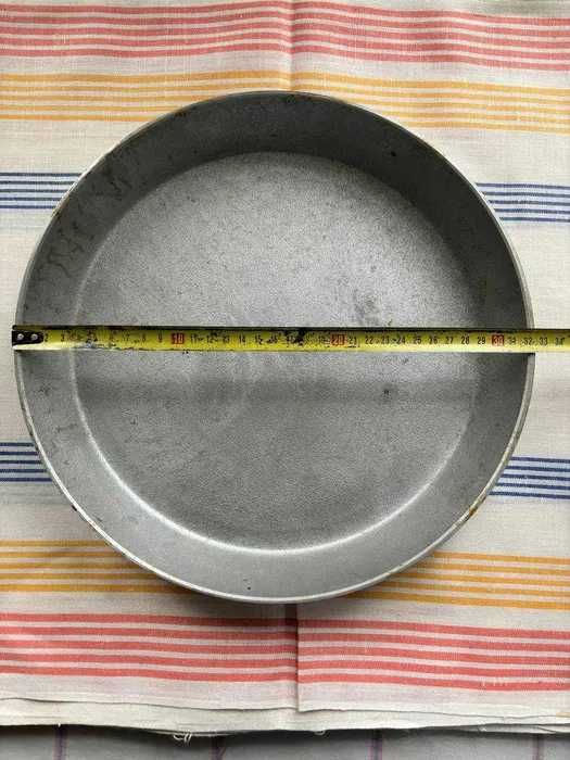 Утятница и алюминиевая сковорода