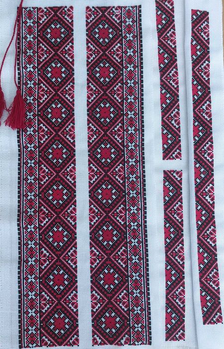 Вишиті вставки для чоловічих сорочок – ручна робота