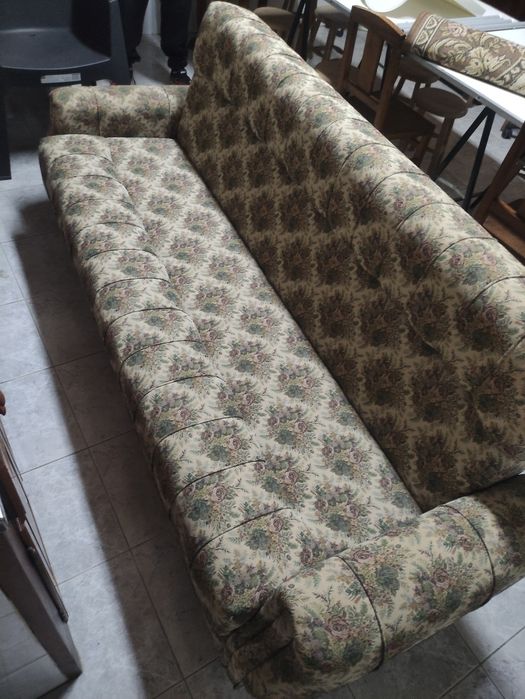 Sofá cama usado em bom estado