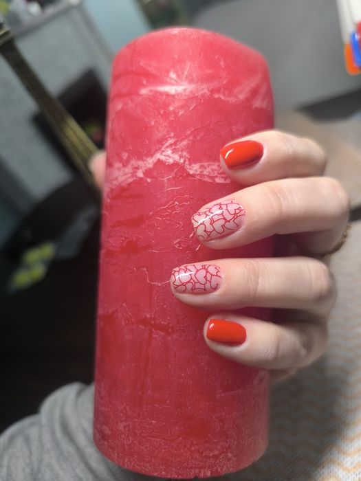 Маникюр педикюр.Ищу модель на маникюр педикюр. Салтовка ТРК Украина