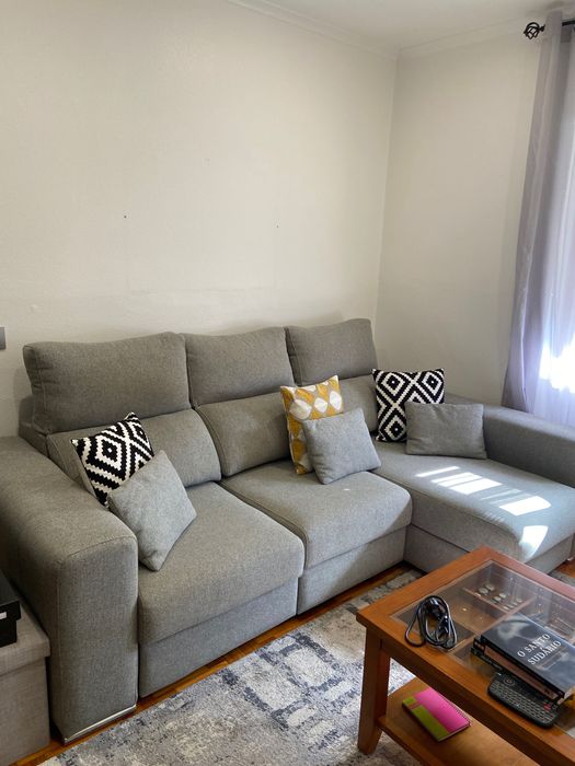 Sofá cinza com chaise longue
