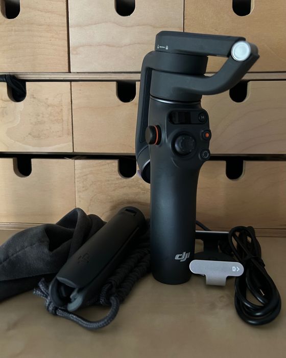 DJI OM 6 Estabilizador p/ Smartphone