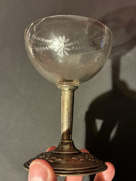 Copo em vidro gravado com base em Prata contraste javali