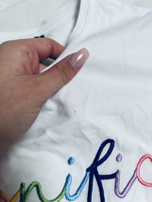 T-shirt com bordado