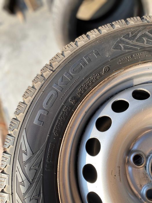 Koła zimowe felgi NOKIAN 205/65R16C VW T5