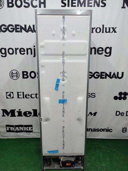 Окремостоячий двокамерний холодильник AEG  А+++