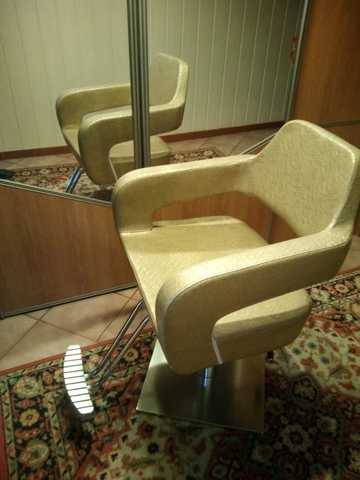 Fotele  fryzjerske  mało  używane