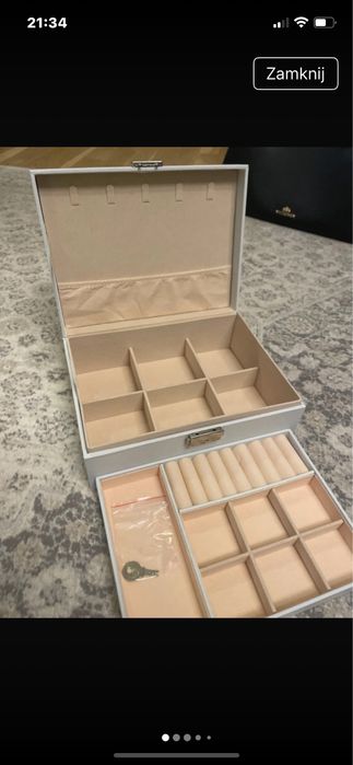 Dwa  kufereki na bizuterie w tym jeden maly nowy bialy z eco skory