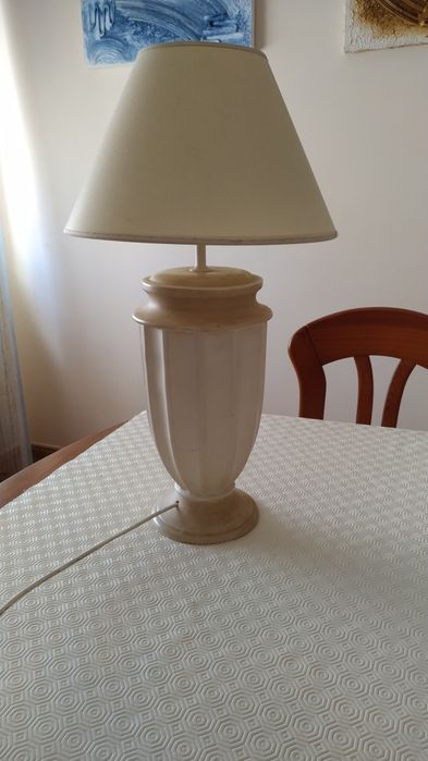 Selling a floor lamp/table lamp in white/cream tones