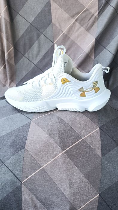 Кроссовки Under Armour Flow Futr 43р