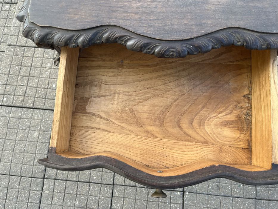 Duas Mesas de cabeceira antigas