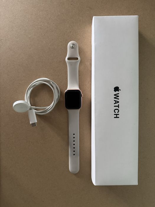 Apple Watch SE + ładowarka + pudełko