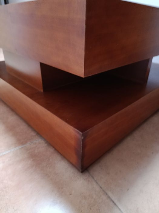 Mesa de Centro em Cerejeira com Arrumação