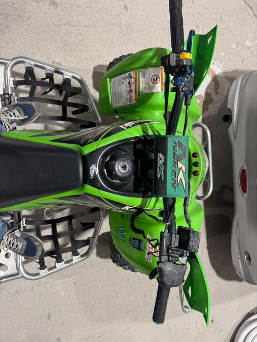 Moto 4 KFX 400 com muitos extras