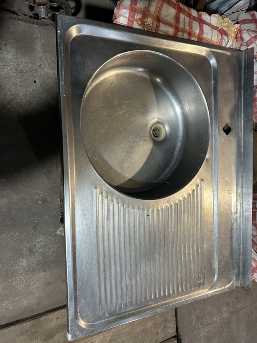 Мийка кухонна накладна