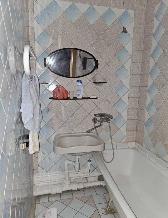 Продам 3 кімнатну квартиру  Лівий  берег вул Калинова  Образцова