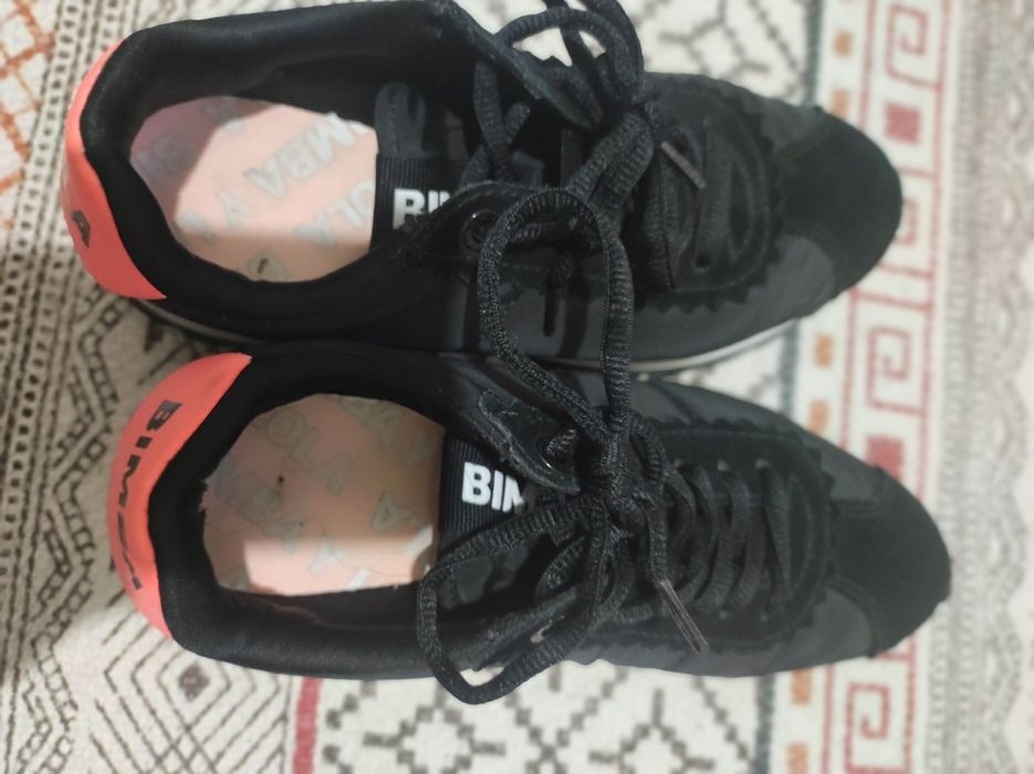 Tênis pretos Bimba y Lola