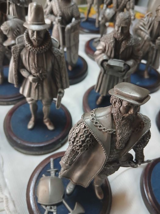 Colecao de statuetas