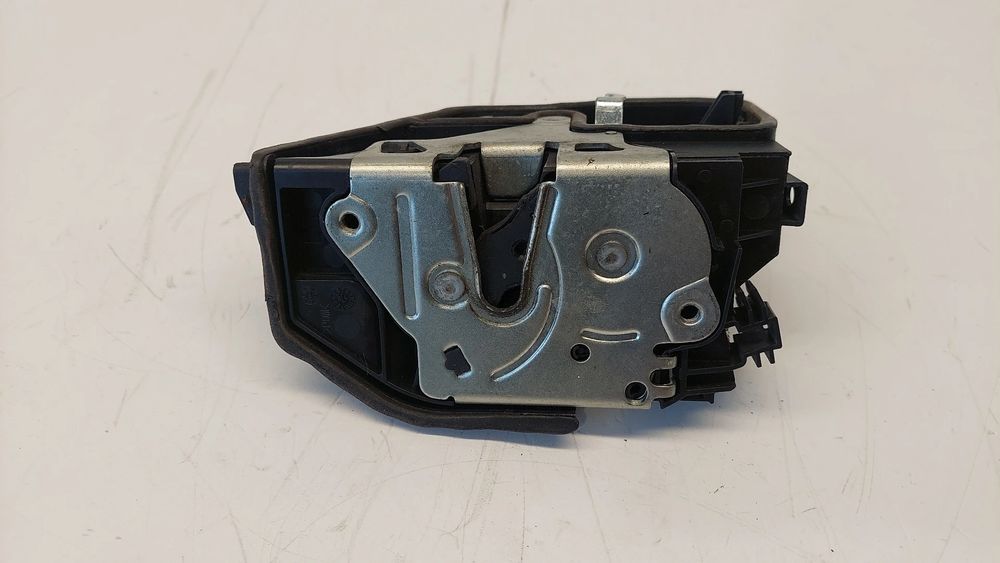 Fechadura / fecho porta frente esquerdo BMW 1 (F21)