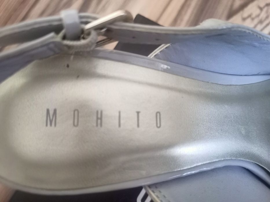 Buty na małym obcasie Mohito
