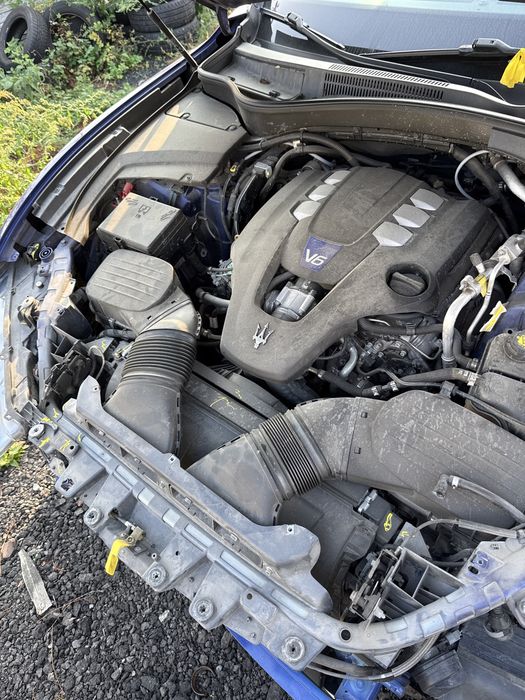 Maserati levante gransport sq4 430km odpala jeżdzi czerwony środek