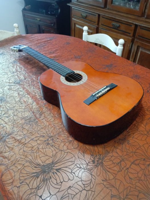 Vendo esta viola muita bonita bom estado