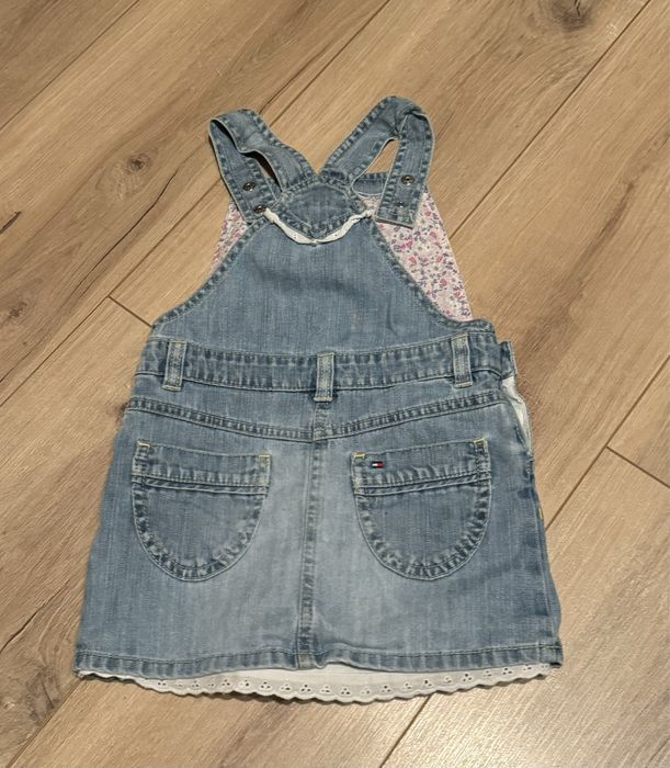 Sukienka Tommy Hilfingier ogrodniczka