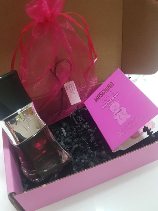 Pudełko z prezentem -perfumy