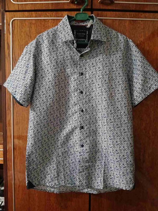 Продам мужские рубашки.