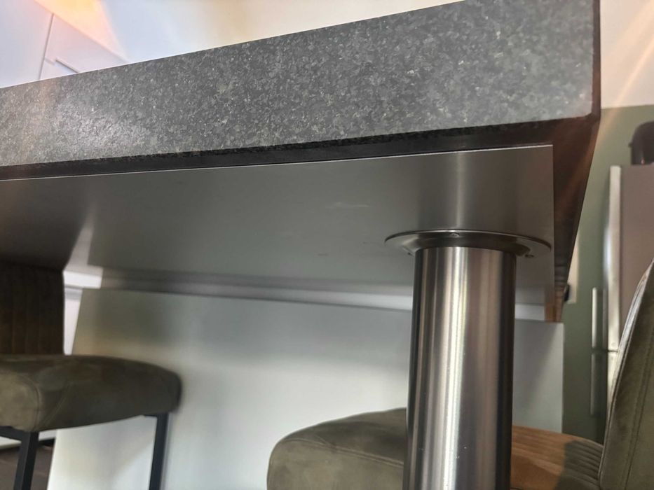 Kuchnia POGGENPOHL z wyspą | Granit | GAGGENAU | QUOOKER | Stan perfekcyjny model SEGMENTO