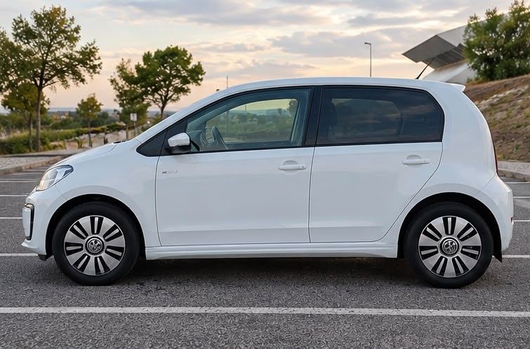 VW e-Up 82 cv 2018 – 38.600 km – CCS – Câmara traseira foto 3