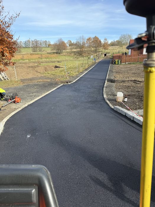 Układanie asfaltu budowa dróg parkingów