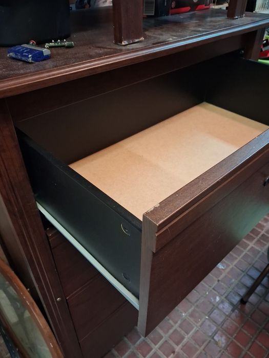 Cómoda Ikea   com 4 gavetões