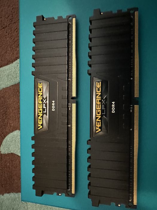 Vendo: Gigabyte B560M DH3 / i3 10105F /32Gb Ram