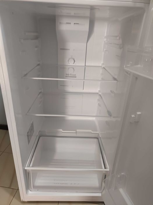 Frigorífico Qlive multi air flow bem estimado por 150.00 euros. Comprei um maior e já não preciso deste. 195L + 52L. NÃO faço entrega.