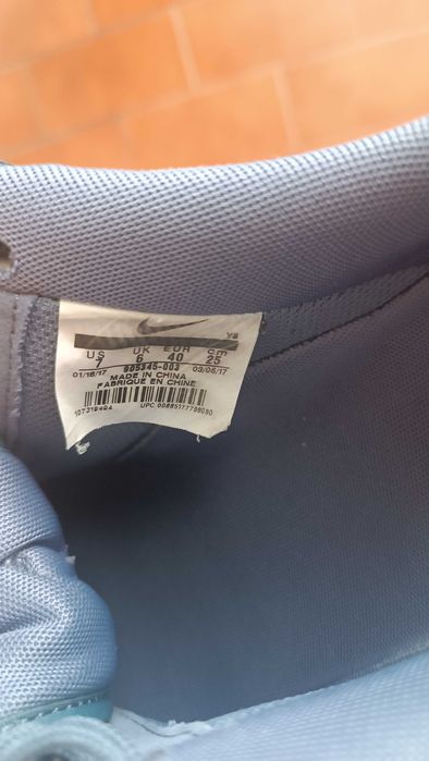 Nike Air Force, Cor Cinzento