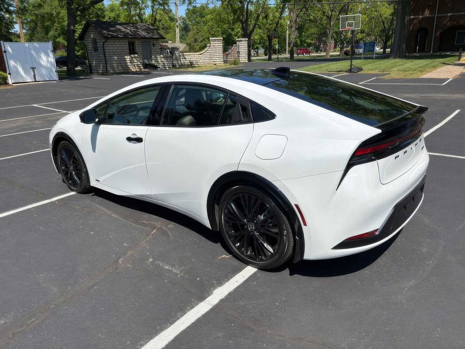 Toyota Prius      2025