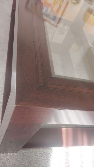 Mesa de centro em madeira com duplo vidro